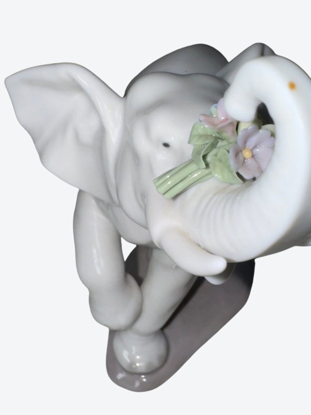 LLADRÓ Baby Elephant with Pink Flower Porcelain Figurine Spain - Picture 3 of 13